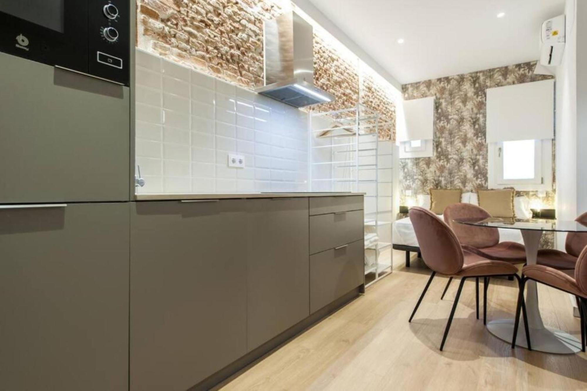 Apartamentos En La Latiina Мадрид Экстерьер фото